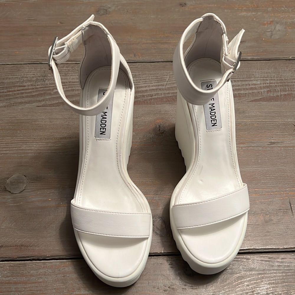 Steve Madden Scarlet Platform Foam Treaded White Wedge Sandal - 6 - Picture 2 of 12
